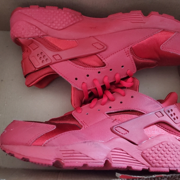 Running shoes - Picture 1 of 2